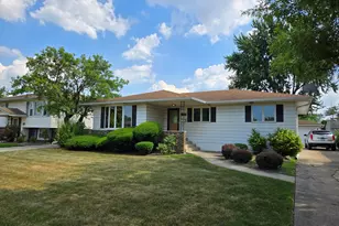 1828 Wren Dr, Munster, IN 46321 - Photo 1