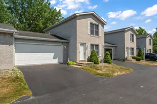 1021 Windsor Ln, Dyer, IN 46311 - Photo 1