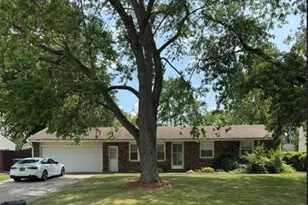 394 Midway Dr, Valparaiso, IN 46385 - Photo 1