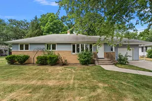 1844 Austin Ave, Schererville, IN 46375 - Photo 1