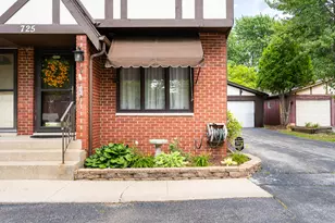 725 Wellington Dr, Dyer, IN 46311 - Photo 1