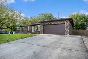 146 Curtis Dr, Valparaiso, IN 46383 - Photo 1