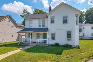 557 Locust St, Valparaiso, IN 46383 - Photo 1