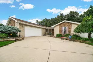 1012 Seneca Dr, Crown Point, IN 46307 - Photo 1