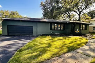 921 W 56th Pl, Merrillville, IN 46410 - Photo 1