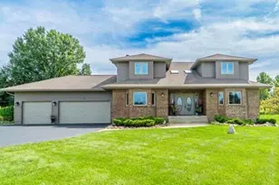 575 Queenswood Rd, Valparaiso, IN 46385 - Photo 1