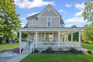 113 N Newton St, Goodland, IN 47948 - Photo 1