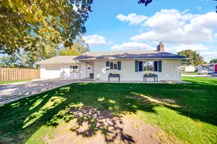 412 W Vine St, Rensselaer, IN 47978 - Photo 1