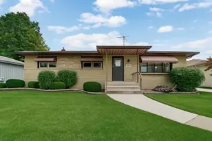 9211 Hawthorne Dr, Munster, IN 46321 - Photo 1