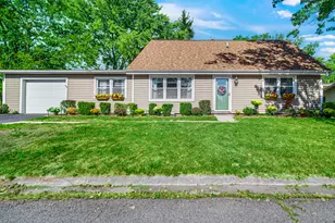 375 Sassafras Dr, Valparaiso, IN 46385 - Photo 1