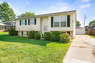 606 W Sigler St, Hebron, IN 46341 - Photo 1