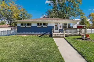 924 W Crestview Ct, Crown Point, IN 46307 - Photo 1