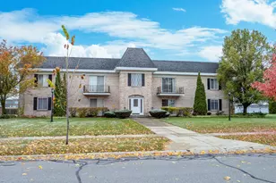 910 Camellia Dr, Munster, IN 46321 - Photo 1