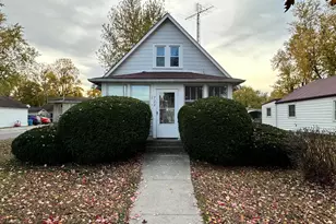 722 S Market St, Winamac, IN 46996 - Photo 1