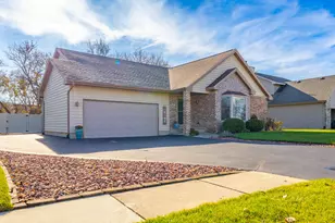 257 Pineview Ln, Valparaiso, IN 46383 - Photo 1