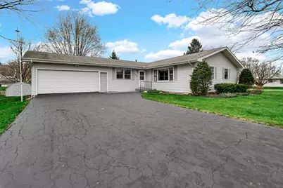 2002 Crockett Avenue, Valparaiso, IN 46383 - Photo 1