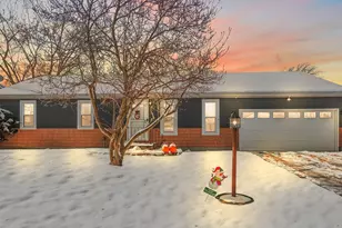 1407 Peachtree Dr, Valparaiso, IN 46383 - Photo 1