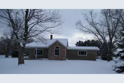 813 W Division Street, Demotte, IN 46310 - Photo 1