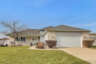 6926 Hawk Dr, Schererville, IN 46375 - Photo 1