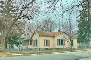 207 Brown St, Valparaiso, IN 46383 - Photo 1