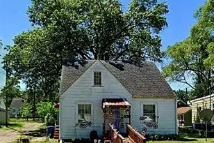 621 W 44th Pl, Gary, IN 46408 - Photo 1