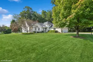 376 Tremont Ct, Valparaiso, IN 46385 - Photo 1