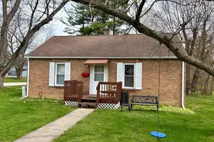 1208 Lafayette St, Valparaiso, IN 46383 - Photo 1