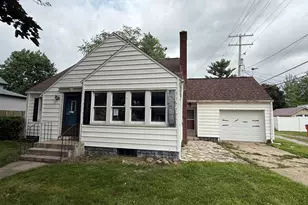 118 W Spring St, Winamac, IN 46996 - Photo 1