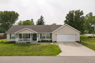 210 N 6th St, Kentland, IN 47951 - Photo 1