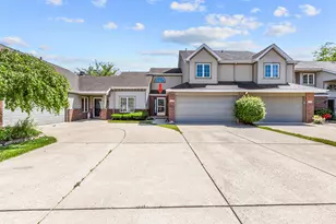 633 W 94th Ct, Crown Point, IN 46307 - Photo 1
