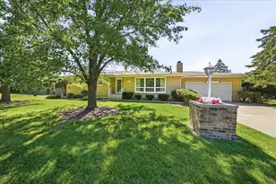 622 S Ash St, Hobart, IN 46342 - Photo 1