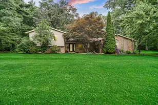495 Meadowwood Dr, Valparaiso, IN 46385 - Photo 1