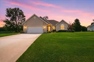 518 Golden Rain Ct, Demotte, IN 46310 - Photo 1