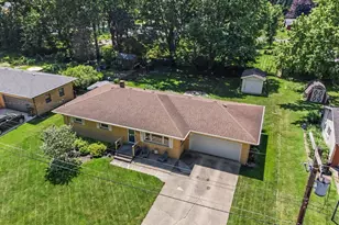 612 S Jackson Blvd, Chesterton, IN 46304 - Photo 1
