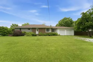 607 Woodlawn Ave, Chesterton, IN 46304 - Photo 1