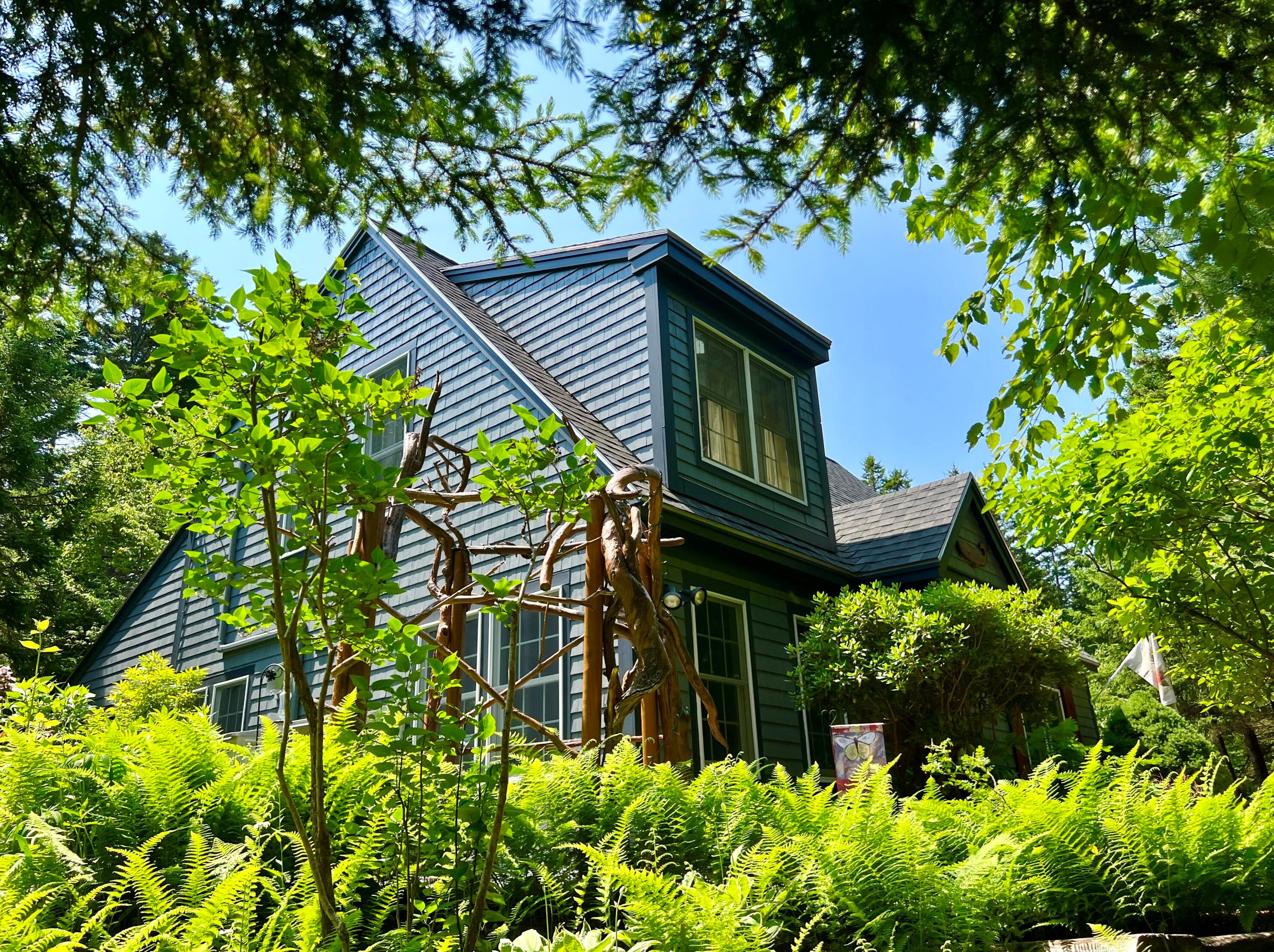 1 Alexandra Rd, Southwest Harbor, ME 04679-4004