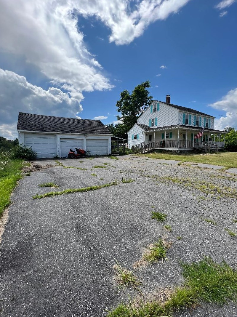 11 W Tobey Rd, China, ME 04358