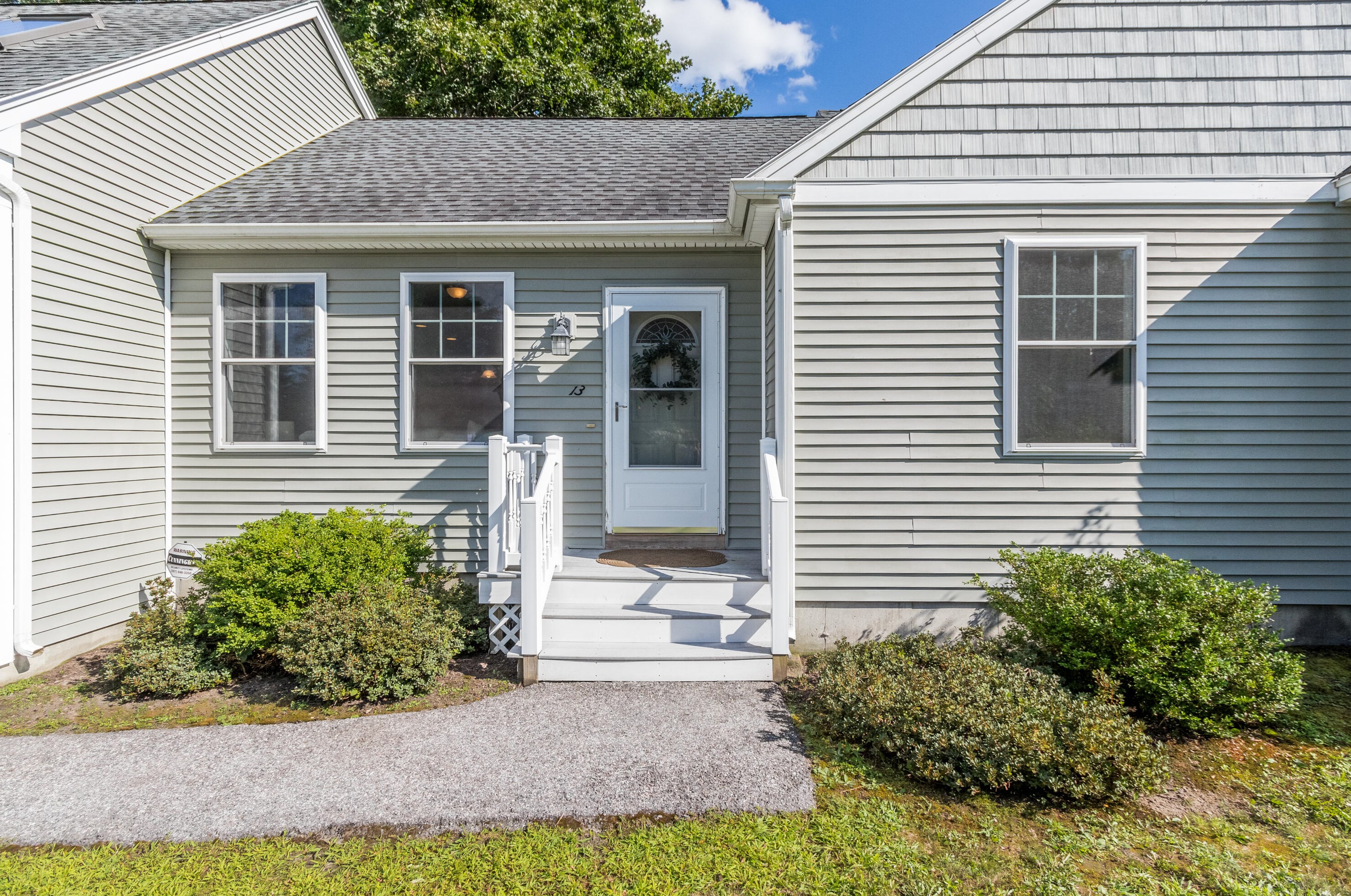 13 Summer Ln, Portland, ME 04106-6645