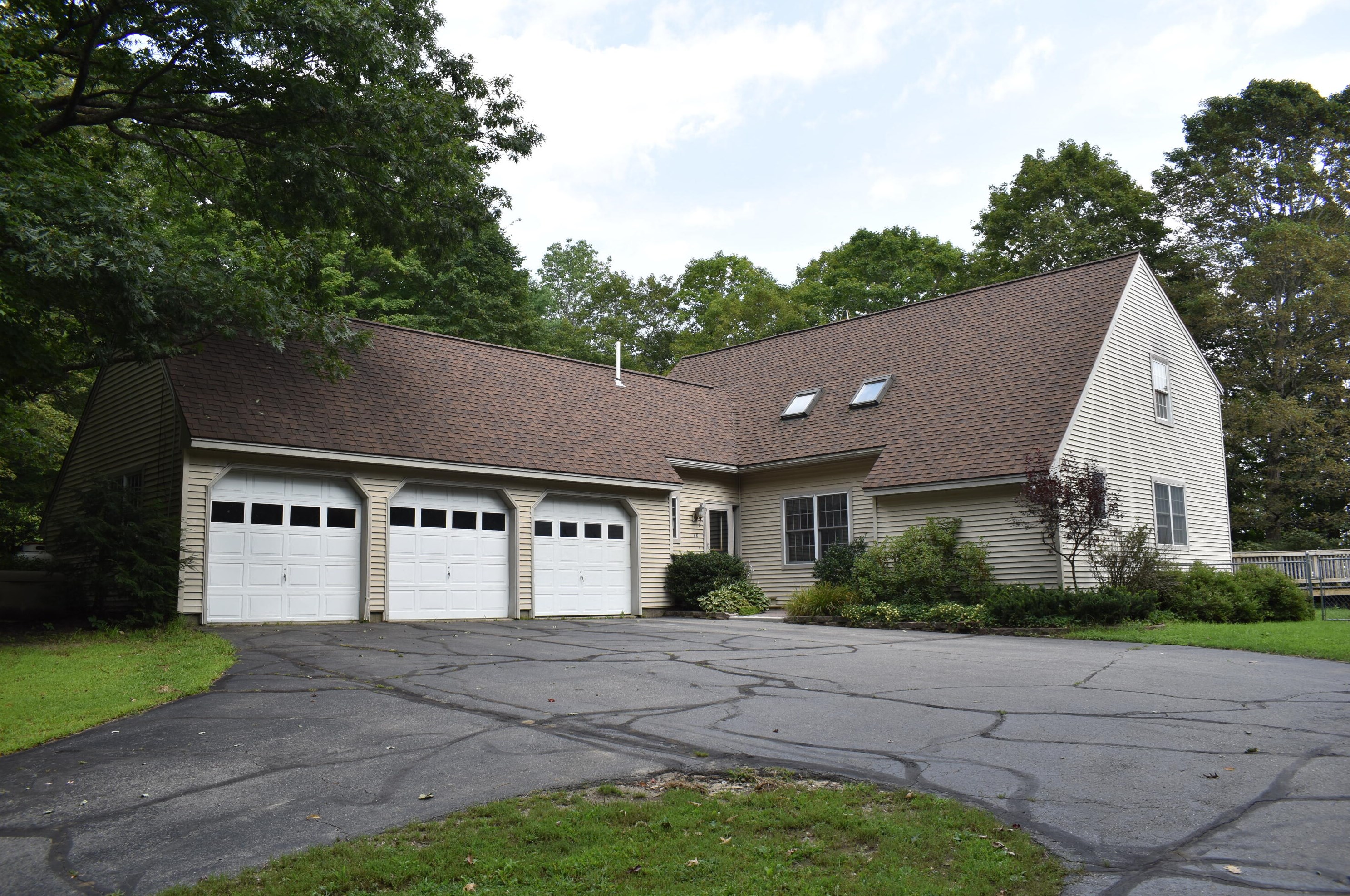 48 Ridge Rd, Winthrop, ME 04364