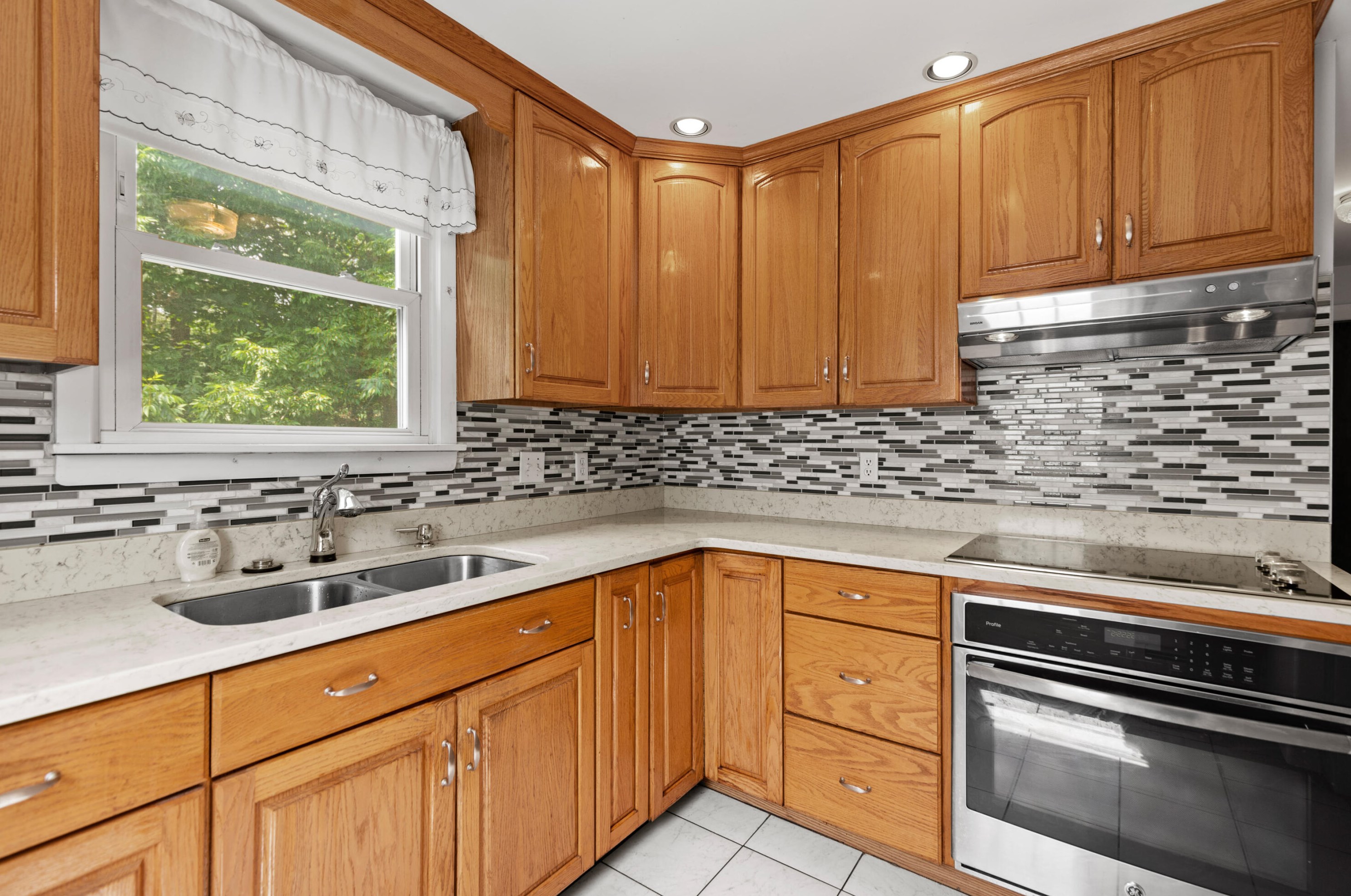 202 Gray Rd, Portland, ME 04105-2513