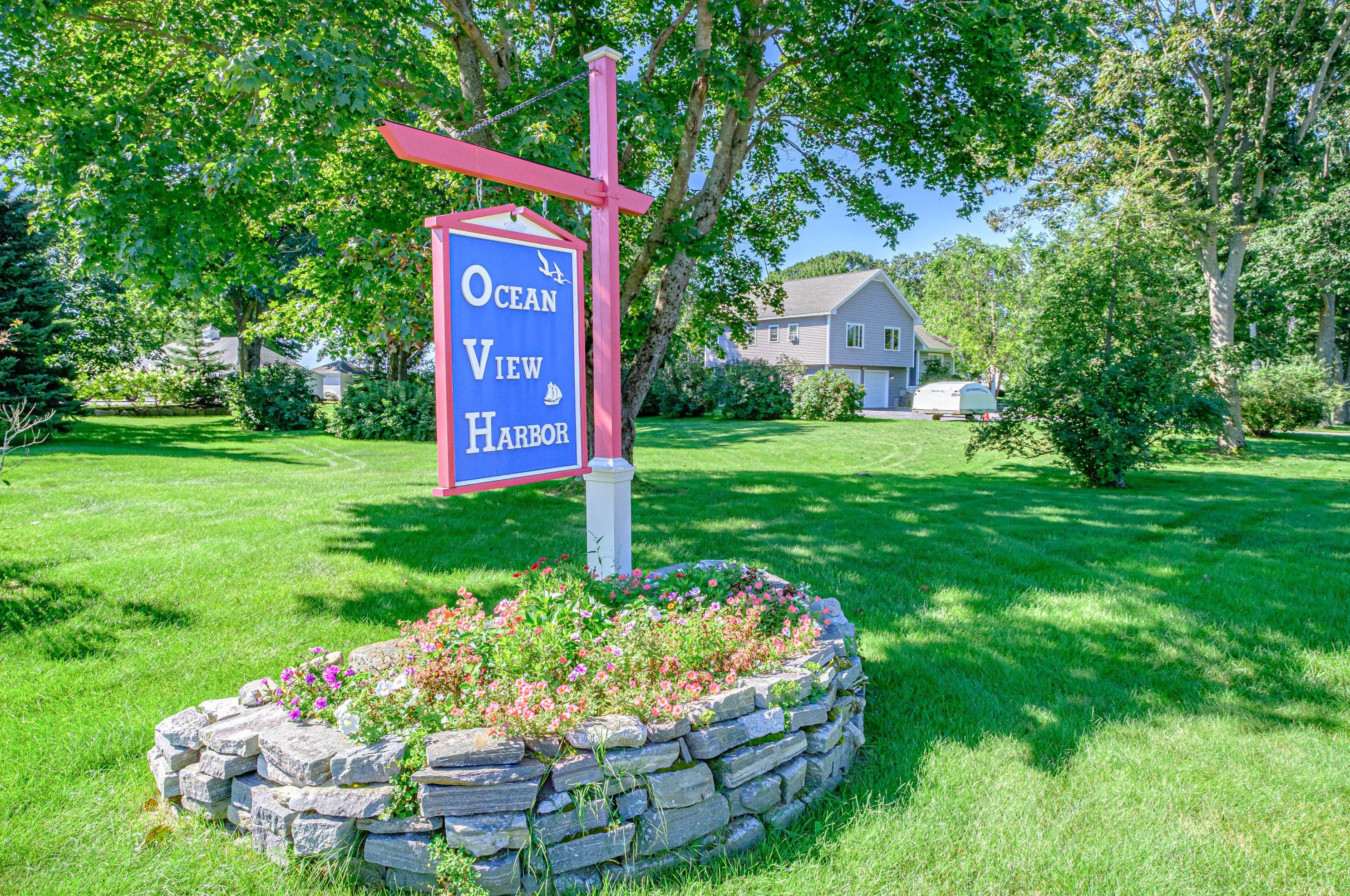 4 Old Neck Rd, Scarborough, ME 04074-9401