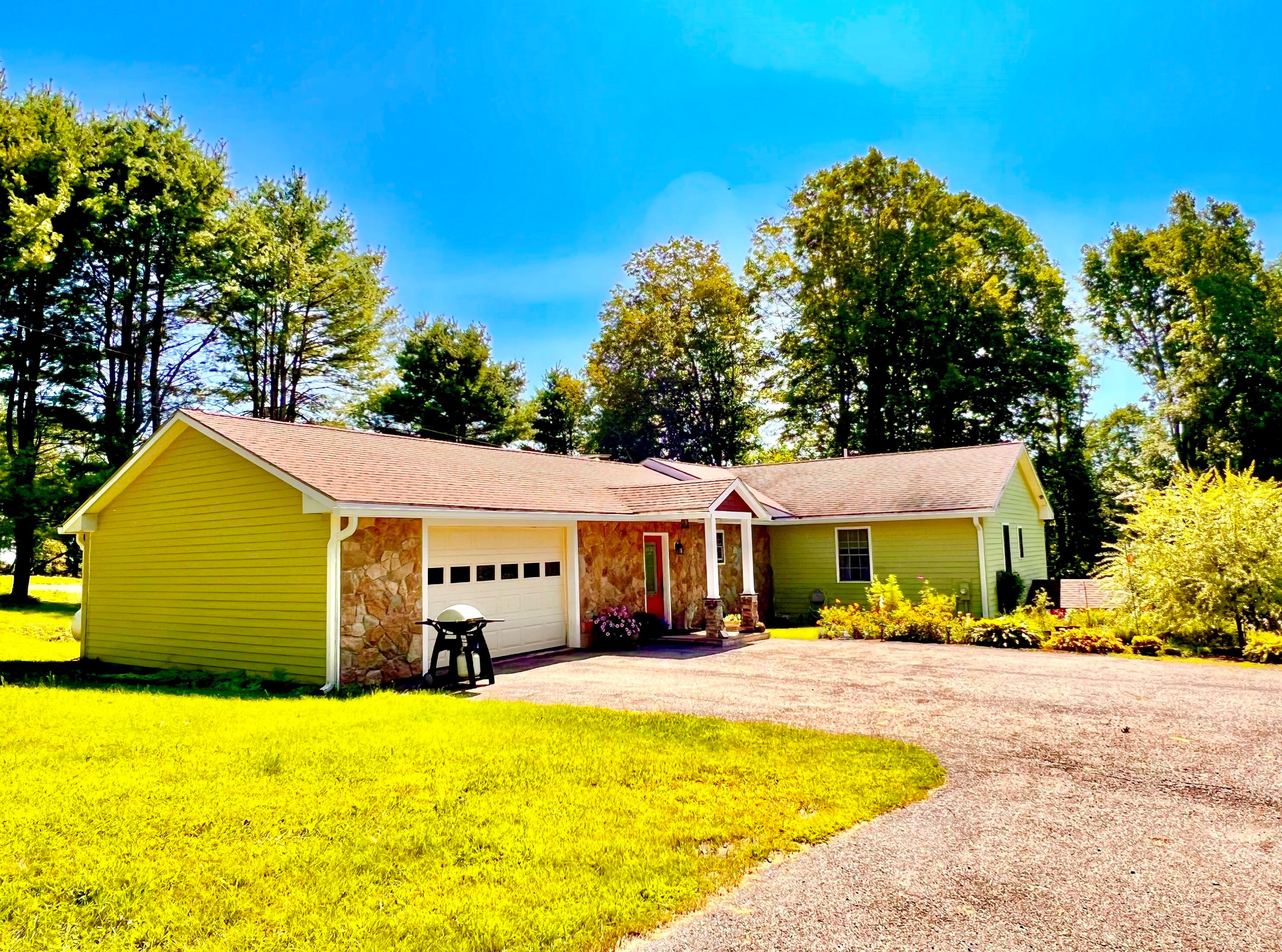 24 Lamson Rd, Sebec, ME 04481-3249