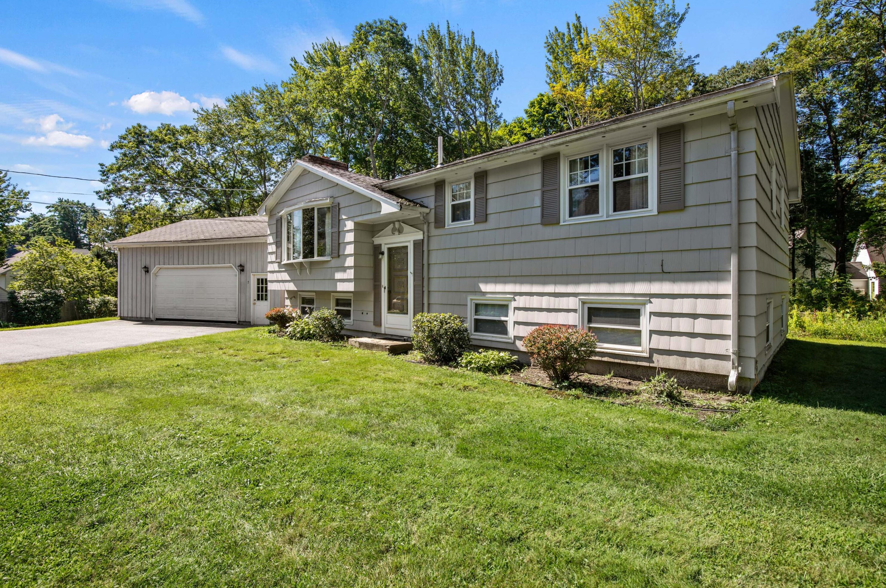 7 Sherburn Ln, Falmouth, ME 04105 exterior