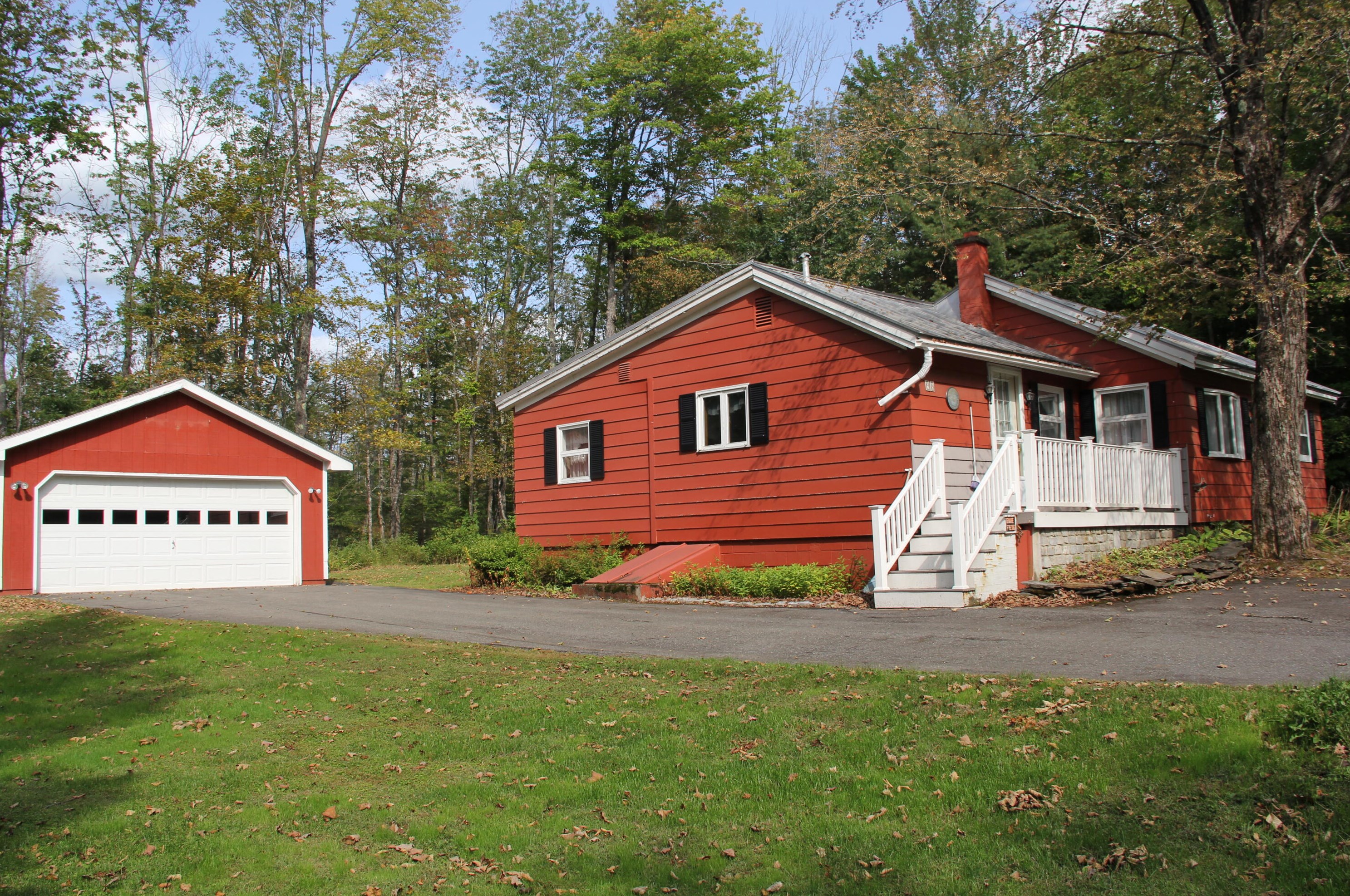 98 Middle Rd, Skowhegan, ME 04976 exterior