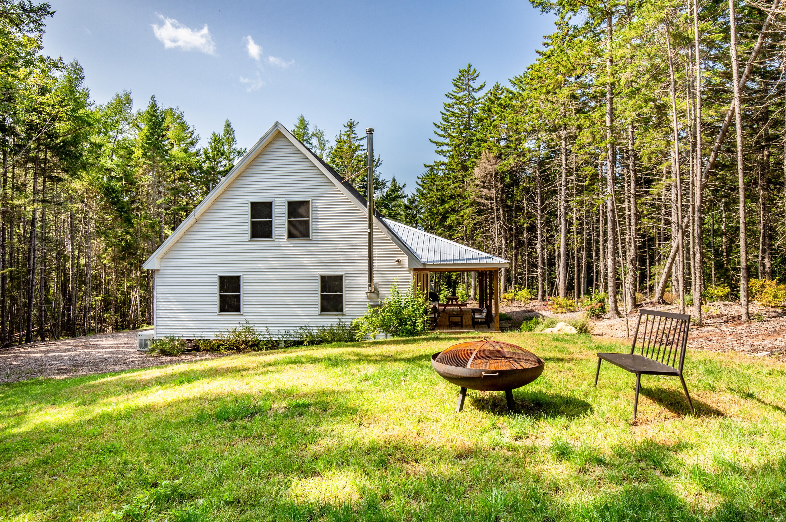 8 Pond Ln, Surry, ME 04684-3866