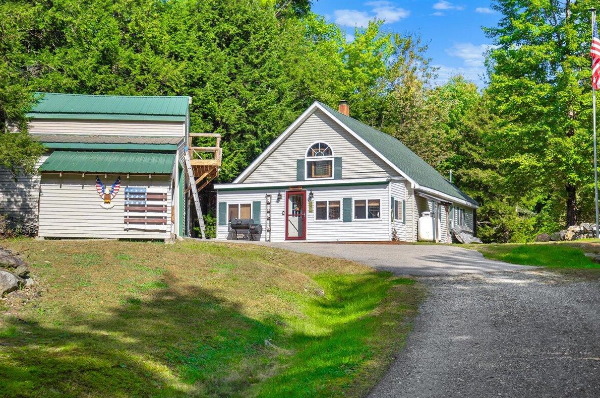 1498 Main St, Sumner, ME 04220