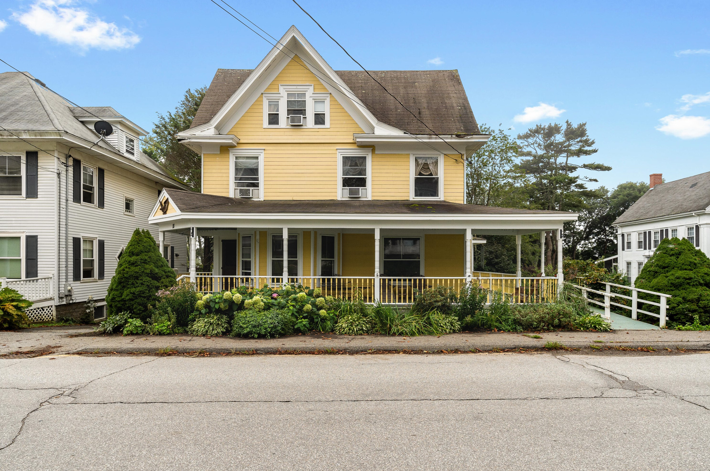 18 West St, Boothbay Harbor, ME 04538