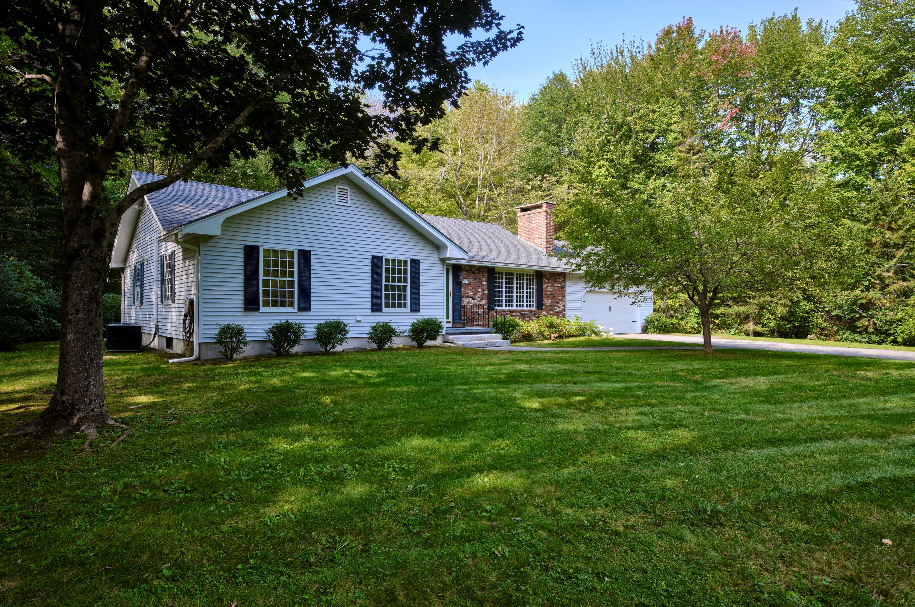 21 Woodhaven Dr, Kennebunk, ME 04043-6559