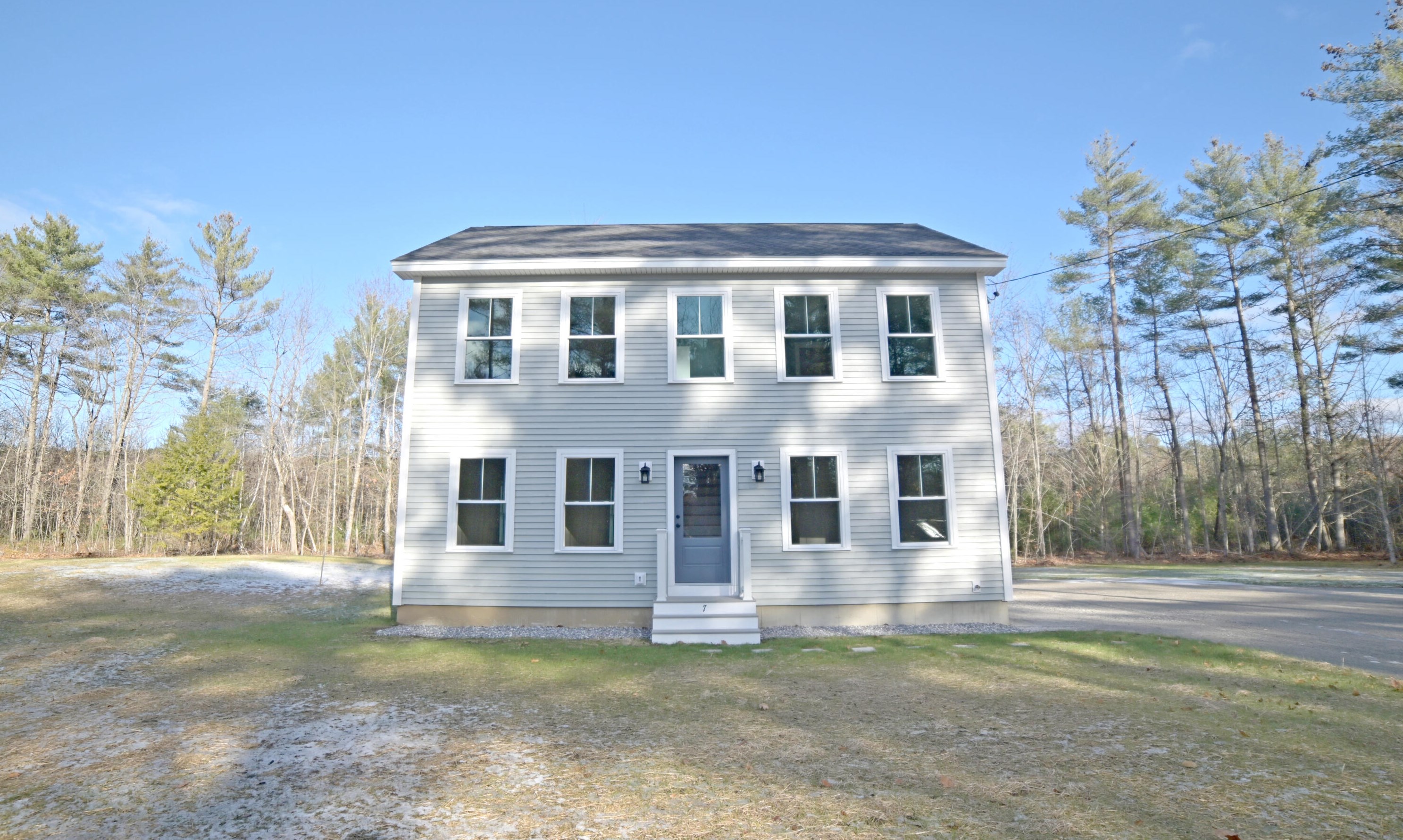 7 Brookline Dr, Mechanic Falls, ME 04256