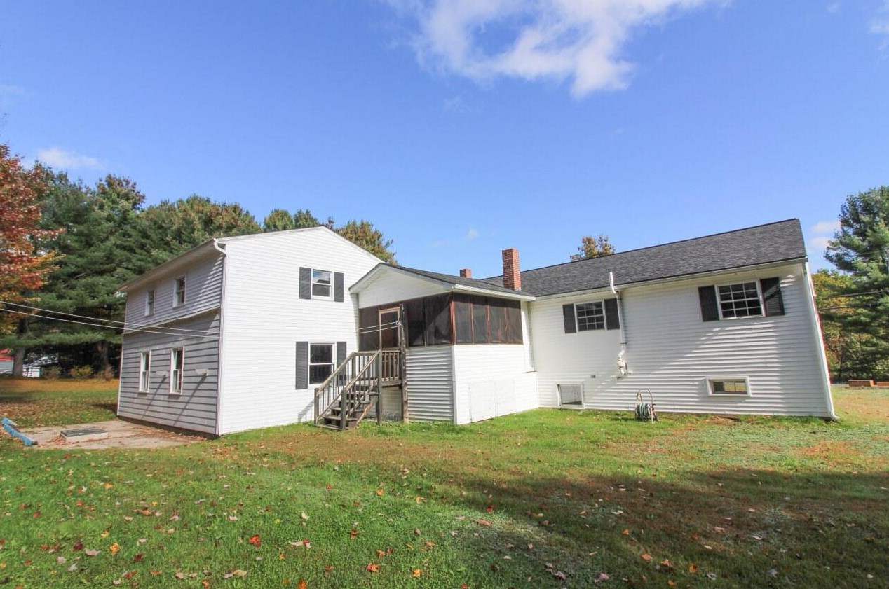 68 Roxbury Notch Rd, Roxbury, ME 04275 exterior